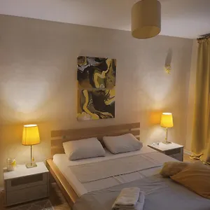 Sunflower Near Airport & Railway Station & Center City! Апартаменты